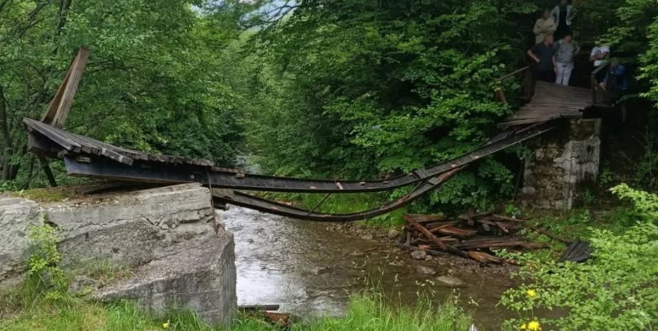 На Буковині обвалився міст з дітьми під час екскурсії, є госпіталізовані